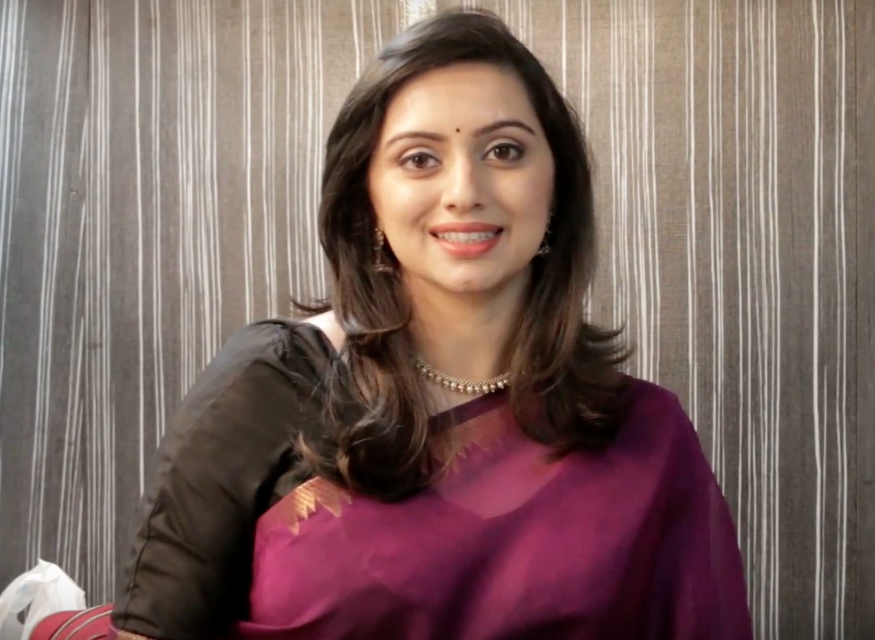 Shruti Marathe Photos Images Pics