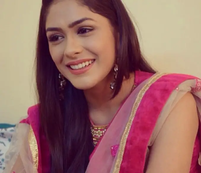 mrunal thakur marathi