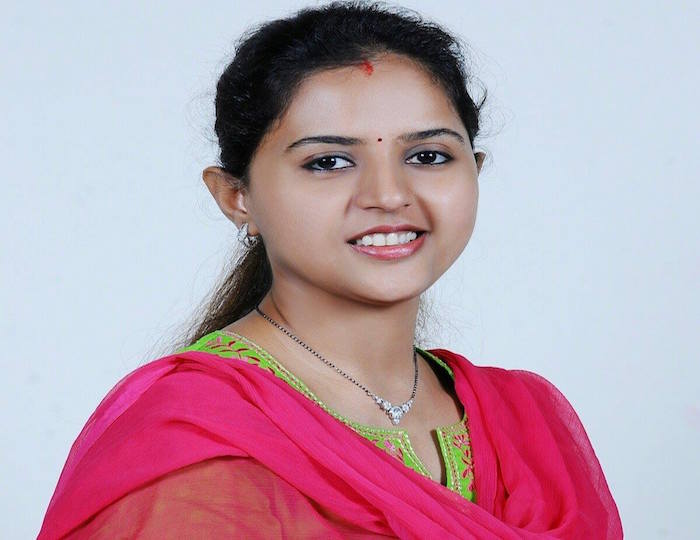 Pritam Munde Wiki, Biography, Age, Husband, MP, Education, Family