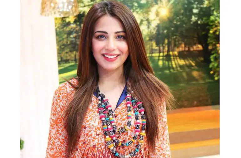 ushna shah pics