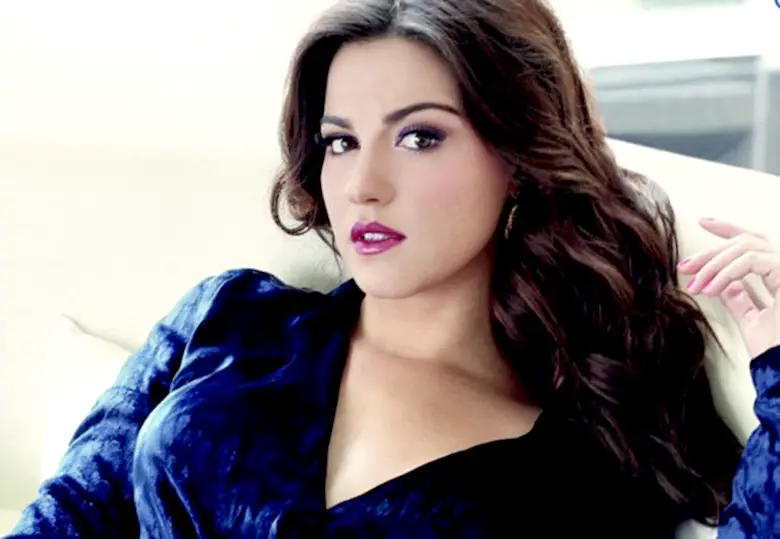 cuánto mide Maite Perroni