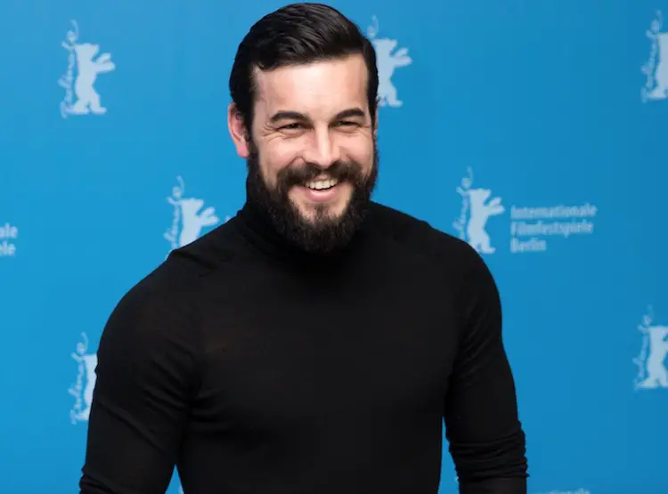 Mario Casas Estatura Altura Edad Novia Pareja Peso Hermano Wiki